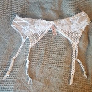 UNUSED VICTORIAS SECRET GARTER BELT